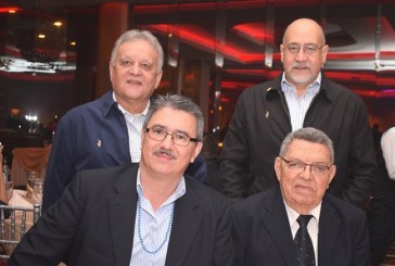 Brindis en una alegre velada de temporada