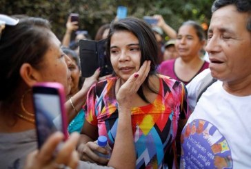 Liberan a mujer encarcelada acusada de abortar producto de una violación en El Salvador