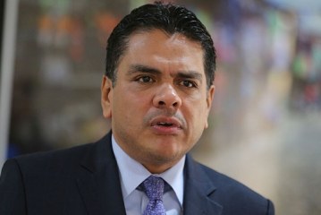Según embajador Alden Rivera caravana de migrantes hacia EEUU resultó “rotundo fracaso”
