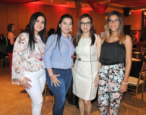 Claudia Díaz, Erlinda Lemus, Elina Cubas y Fabiola Alvarado