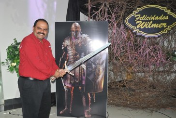 Sorprenden a Wilmer Palada con una fiesta de cumpleaños medieval