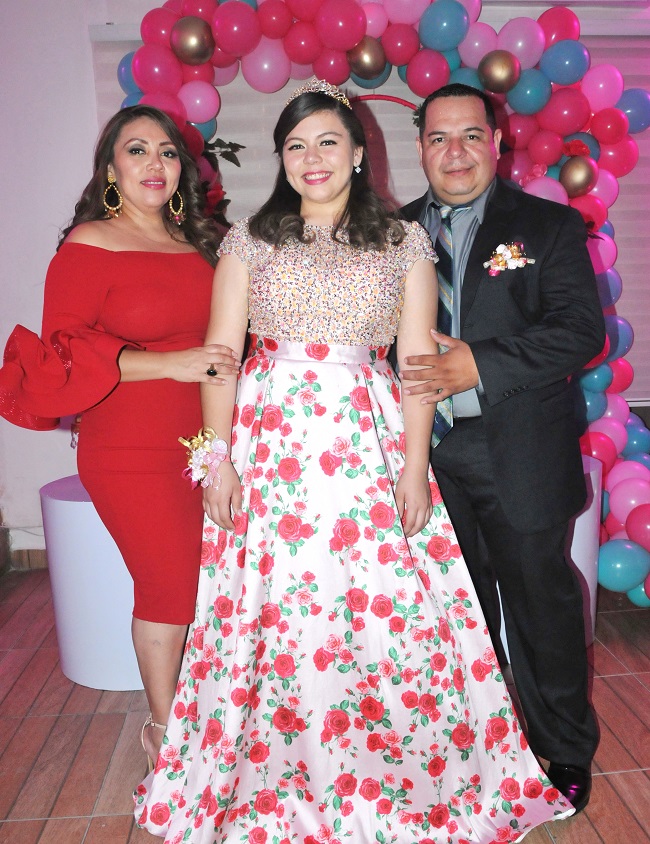La sonrisa de una preciosa quinceañera eldiario.hn