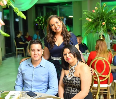 Scarleth Mena, Andre Cáceres y Paola Lobo