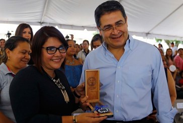 “Sí se puede” tener éxito en Honduras a través del emprendimiento, asegura presidente Hernández