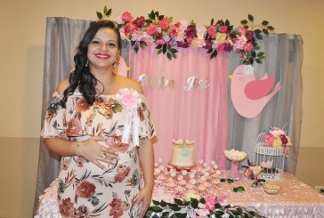 Pajaritos en primavera inspiraron el baby shower de Claudia Melissa