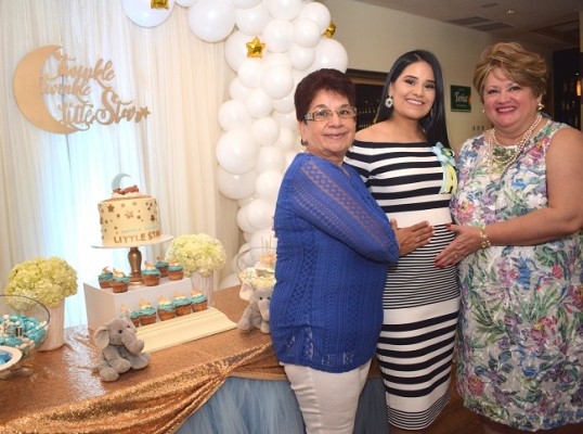 La abuela materna, Paula Fuentes, Irma Muñoz de Pavón y la abuela paterna, doña Jenny Navarro de Ochoa