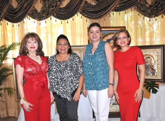 Maritza de Lara, Irma Flores, Laura Enamorado y Lilian Urquía