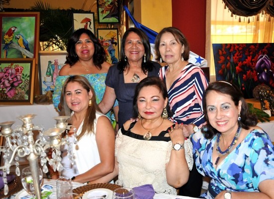 Sheyla García, Vilma Karow, Aura Gatling, Aila Ortega, Gabriela Mejía y Sandra Lili Alvarado