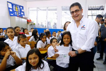 Con retos de reducción de analfabetismo y aumento de cobertura inicia año escolar 2019