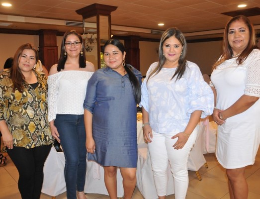 Ana Suazo, Heidy Rodríguez, Vanessa Gutiérrez, Mónica Moya y Paola Alberty