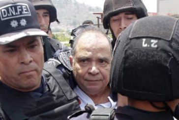 Policías Tigres rompen puertas de Radio Globo y detienen a Periodista David Romero