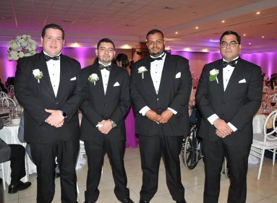 Los caballeros del cortejo de bodas: Mario Castellanos, Geordano Paíz, Erwin Bográn y Kevin Martínez
