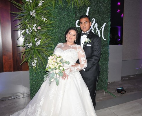 Los recién casados en una imagen única para Farah La Revista