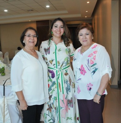 Danelia Cáceres, Danelia de Pitsikalis y Miriam de Kattan