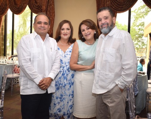 Felix Soto, Ileana María Rodríguez de Soto, Betty de Soto y Juan Pablo Soto
