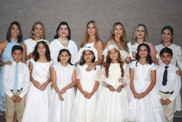 Distinguidas familias se unen para celebrar la primera comunión de sus hijos