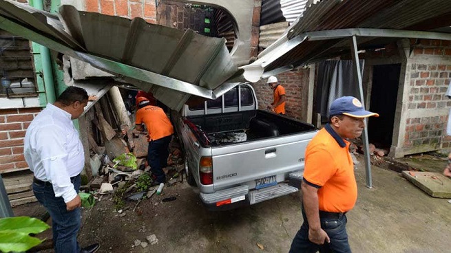 Imágenes de los daños por fuerte sismo que sacudió El Salvador