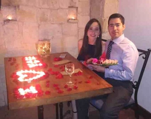 Karen Gabriela Mejía Verdial y Salvador Paz Noriega se comprometieron en una inolvidable noche que tuvo como escenario el Restaurante El Manzano de SPS