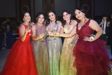 ¡Un brindis! por la clase 2019 de la Escuela Bilingüe Valle de Sula