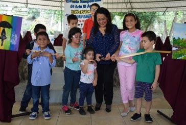 Niños muestran su creatividad en Exposición de Pintura Infantil