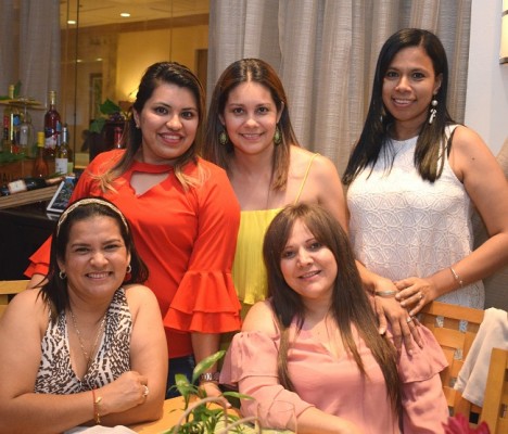 Yadira Moreno, Gabriela Juárez, Eva Gómez, Yadira Nerio y Mirna Jerezano