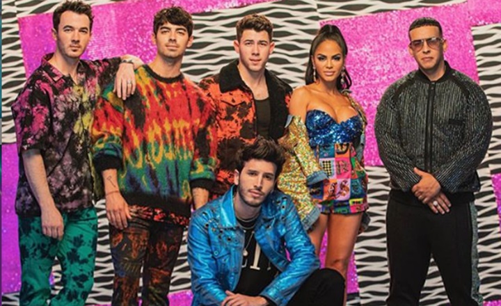 ¡Estreno! La canción Runaway ha sido un éxito en cuestión de segundos