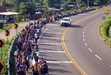 Autoridades mexicanas frenan caravana de migrantes en frontera sur