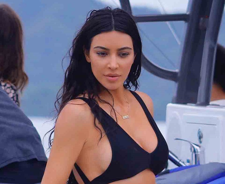 Kim Kardashian muestra sus famosas curvas en Costa Rica