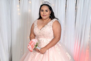 Mishellie luce encantadora en su fiesta de 15 primaveras