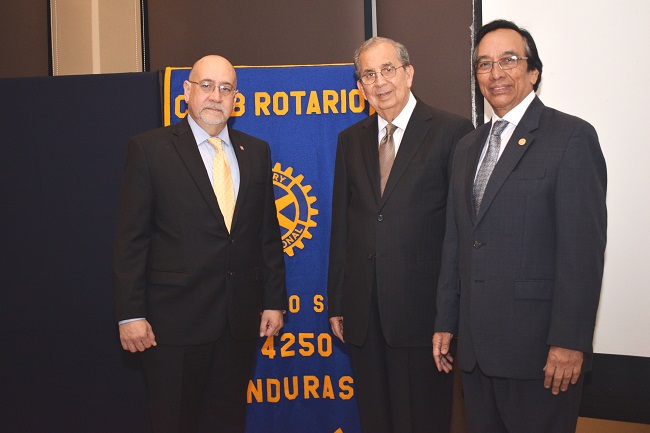 José Francisco Saybe galardonado como socio honorario del Club Rotario SPS