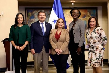 Gobierno firma convenio por 30 millones de dólares con BM para programas sociales