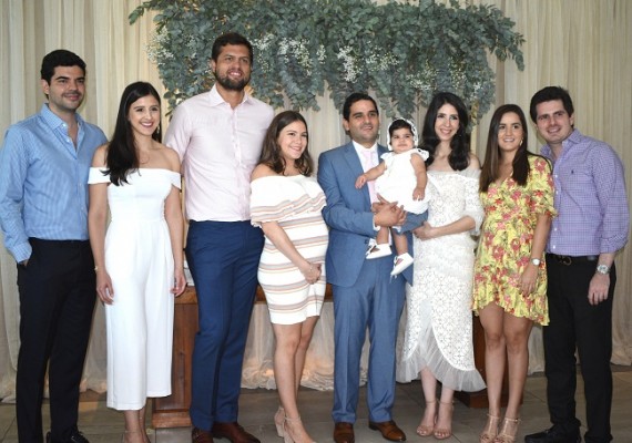 Amistades y familiares de Valeria y Gabriel Monterroso, les acompañaron en la regia celebración del bautizo de la preciosa Camila Isabel.