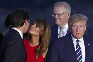 Melania es captada saludando a Justin Trudeau con un sugestivo beso a espaldas de Donald Trump