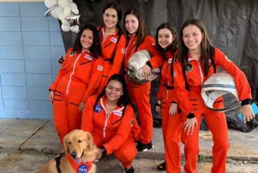 Un viaje espacial de La Nasa inspiró la senior entrance de la Valle de Sula