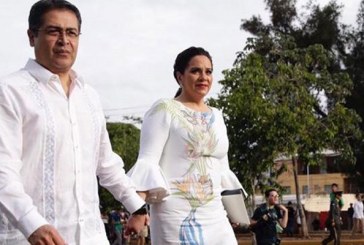 Artesanos de Intubucá elaboraron tela del vestido de la Primera Dama que lució en celebración de Fiestas Patrias