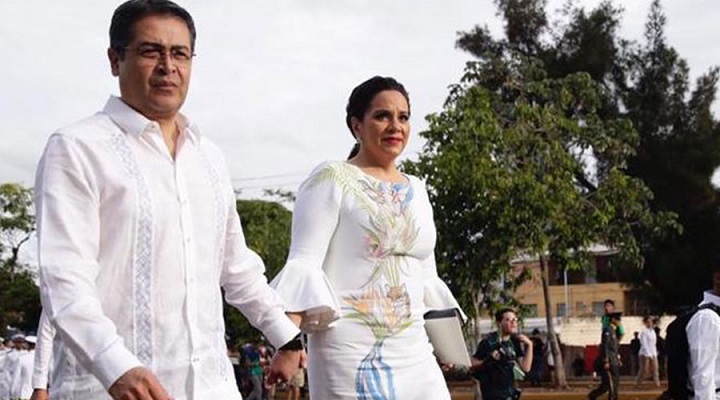 Artesanos de Intubucá elaboraron tela del vestido de la Primera Dama que lució en celebración de Fiestas Patrias