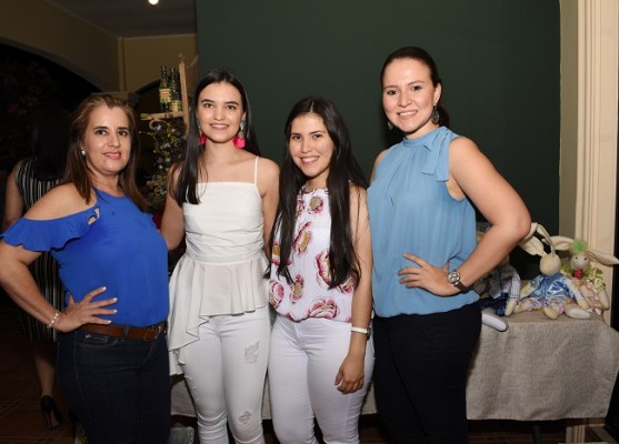 Claudia Fajardo, María Fernanda Sagastume, Gricelda Palencia y Johanna Palencia
