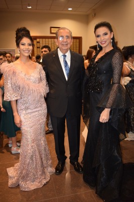El ingeniero José Francisco Saybe junto a Nicolle Ponce, Miss Honduras Supranational 2019 y Valeria Vázquez, Miss Puerto Rico Supranational 2018