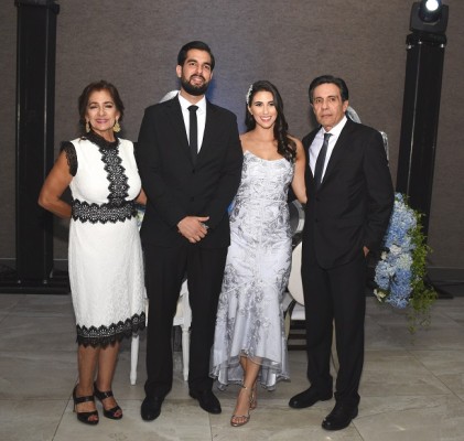 La madre del novio, Julliette Soliman de Nazar, Melanie Andonie Yuja, Gamal Nazar Soliman y Elías Nazar, padre del novio.