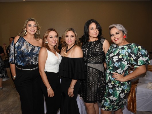 Karla Sosa, Susana Tróchez, Gisela Artiaga, Wendolyn Padilla y Gloria Camacho