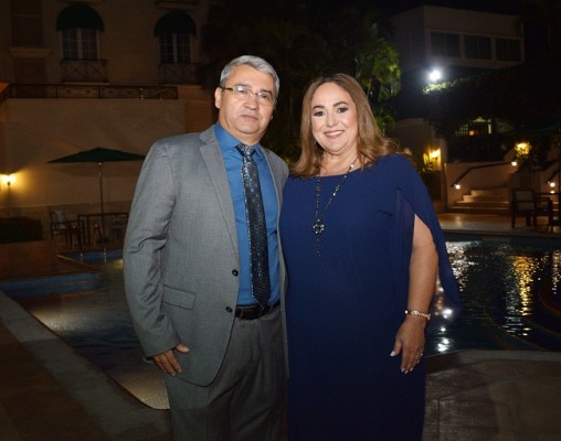 Los padres de la novia, Carlos Rodolfo López Molina y Gloria Robles de López