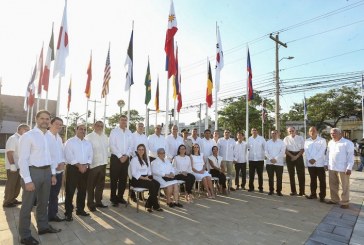 Izamiento de pabellones de naciones amigas en la nueva “Plaza de Banderas” de San Pedro Sula