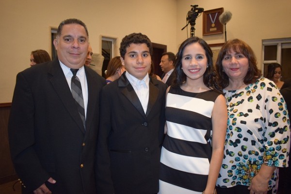 Ricardo, Ricardo Jr., Christine y Soreya Canahuati.