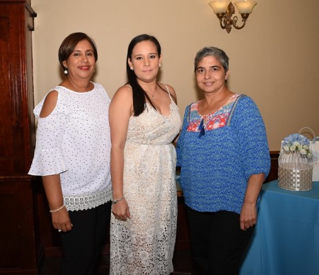 Roxana Díaz, Claudia Berrios y Lindita Nasser