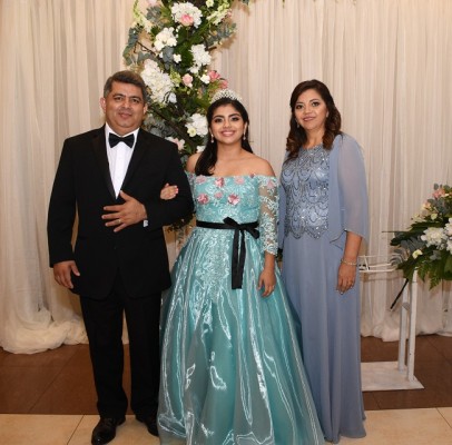 Alex Mejía junto a su hija, Heidy Rocío Mejía Hernández y su madre, Jackie de Mejía