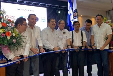 Emprendedores del sur debutan con éxito en el  Bazar del Sábado