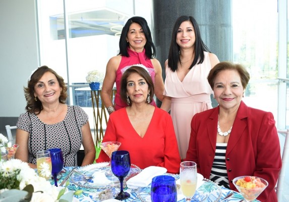 Digna de Núñez, Patricia Alejandra Zúniga, Roxana de Villamil, Coralia Núñez y Sandra Corleto