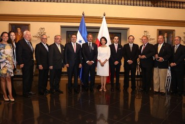 Epaminondas Marinakys recibe condecoración del Gobierno de Polonia
