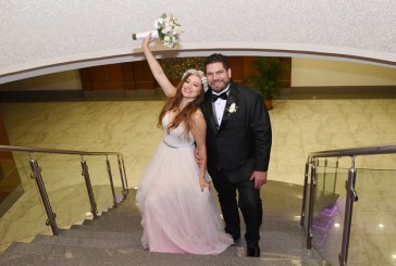 Ruby y Felipe en su boda de inspiración vintage moderna