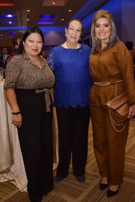 Lizeth García, Sandra Hernández y Lilian Caballero.